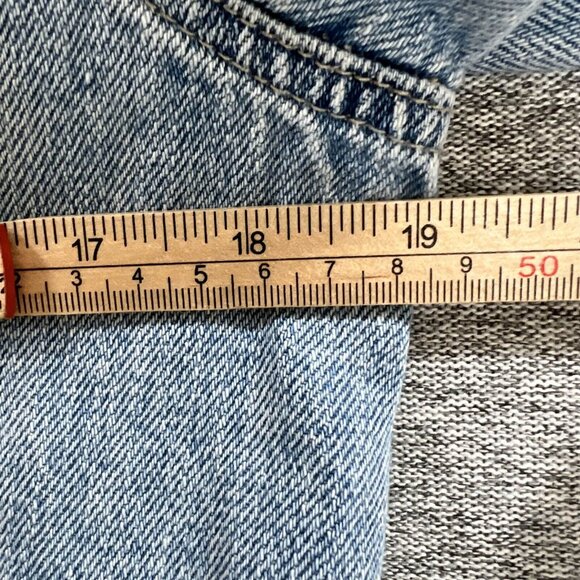 Gap Jean Jacket Womens Size M Blue Light Wash Faded Button Up Pocket Denim - Picture 5 of 15